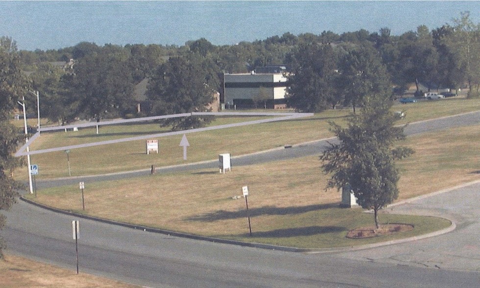 Brooktree Ln, Gladstone, MO for sale - Building Photo - Image 2 of 2