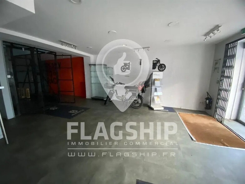 Retail in Paris for lease - Interior Photo - Image 1 of 7