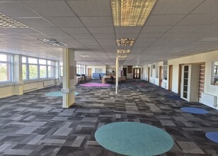 Den Rd, Kirkcaldy for lease Interior Photo- Image 2 of 5