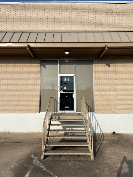 4821 Top Line Dr, Dallas, TX for lease - Building Photo - Image 2 of 11