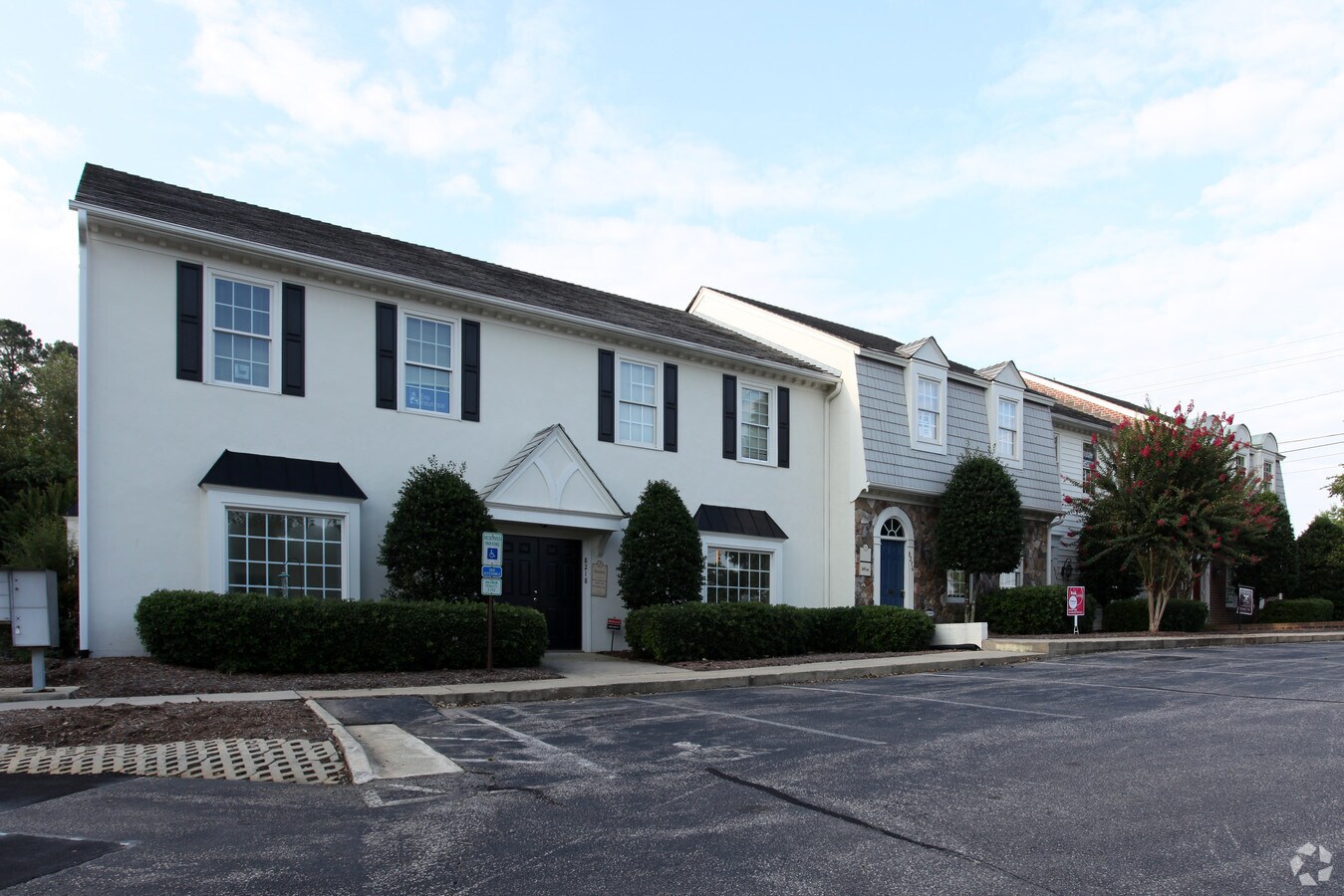 82128220 Creedmoor Rd, Raleigh, NC 27613