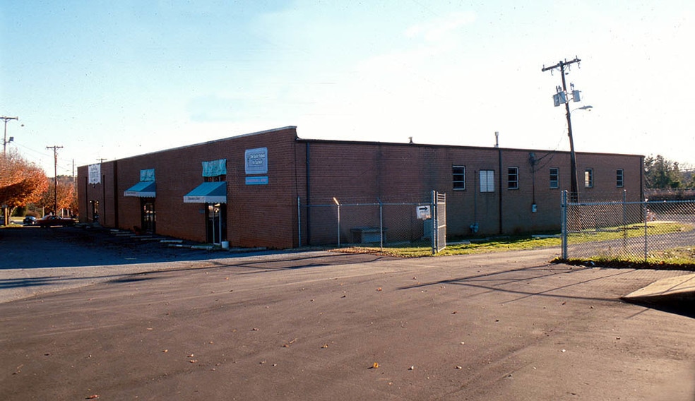 8616-8620 Monroe Rd, Charlotte, NC for lease - Building Photo - Image 2 of 7