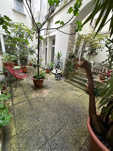 Office in Paris for lease - Interior Photo - Image 1 of 4