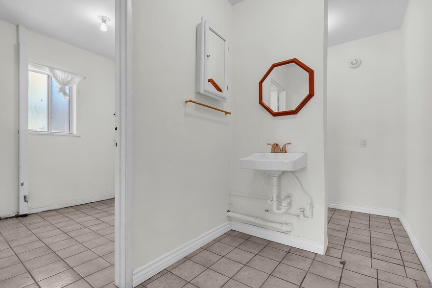 9707 Flower St, Bellflower, CA for lease - Building Photo - Image 3 of 35