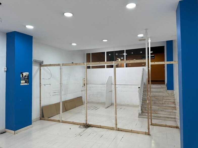 Retail in Cáceres for lease - Building Photo - Image 1 of 7