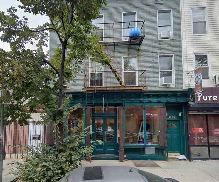 272 Driggs Ave, Brooklyn, NY for lease - Building Photo - Image 1 of 6