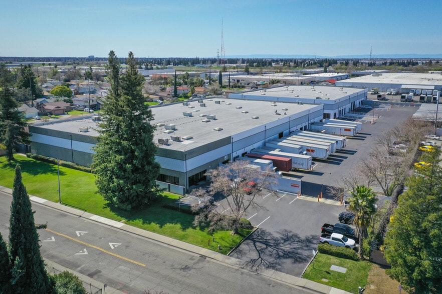 4725 Kelton Way, Sacramento, CA for lease - Building Photo - Image 2 of 7