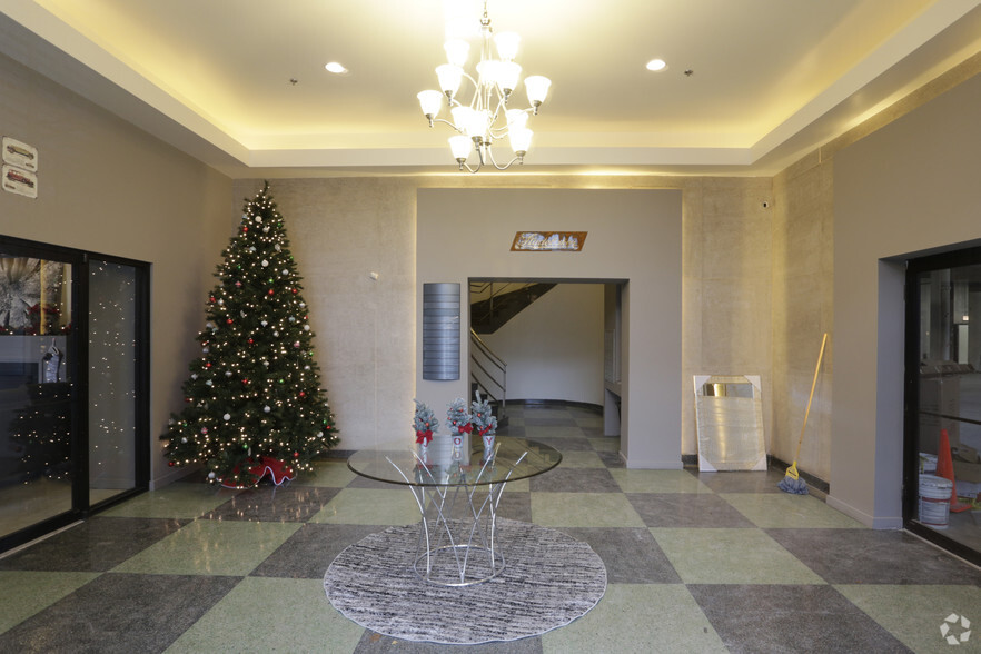 2014-2036 S Michigan Ave, Chicago, IL for lease - Lobby - Image 3 of 24