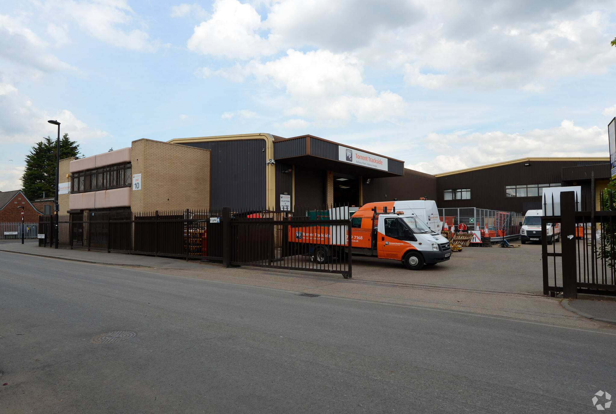 Commercial Rd, London for lease Primary Photo- Image 1 of 27