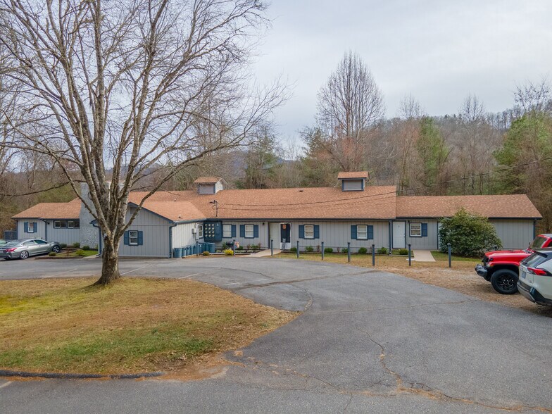 661 N Country Club Dr, Cullowhee, NC 28723 University Place