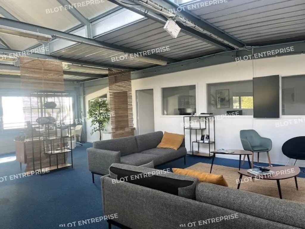 Office in Vannes for lease Building Photo- Image 1 of 6