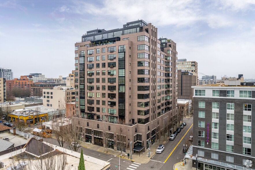 921 NW Everett St, Portland, OR for lease - Building Photo - Image 2 of 2