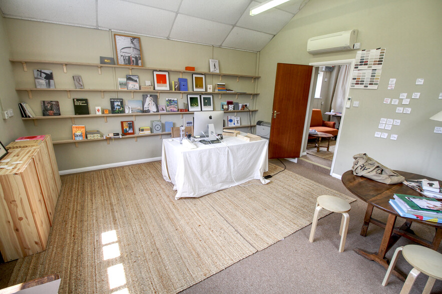 London Road, Haywards Heath for lease - Interior Photo - Image 3 of 3