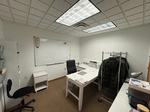 5200 S Cliff Ave, Sioux Falls, SD for lease Interior Photo- Image 2 of 9