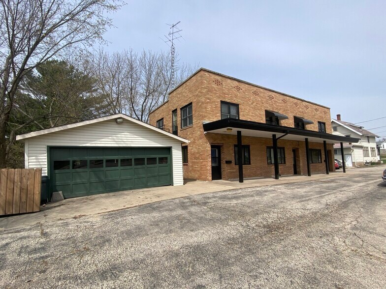 711 Ridge St, Mineral Point, WI 53565