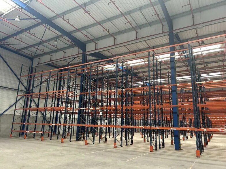 Flex in Libercourt for lease - Interior Photo - Image 1 of 10