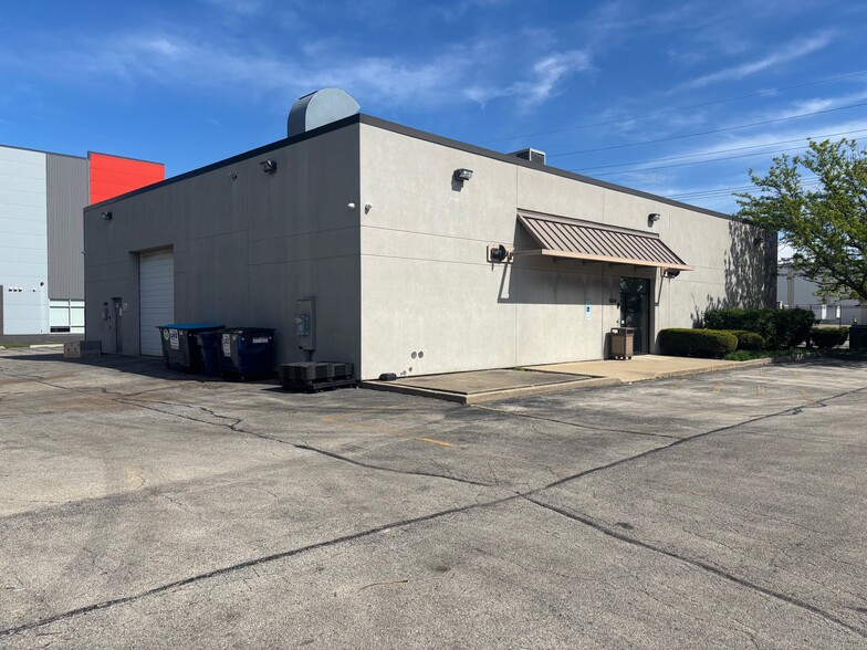 5834 W Howard St, Skokie, IL for sale - Building Photo - Image 2 of 29