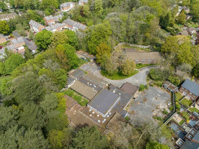 Portesbery Rd, Camberley for sale - Primary Photo - Image 1 of 6