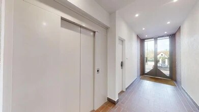 Boulevard De La Paix, Saint-Germain-en-Laye for lease Interior Photo- Image 2 of 4