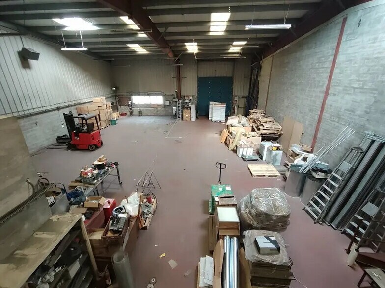 Flex in Bourgoin-Jallieu for lease - Interior Photo - Image 3 of 5