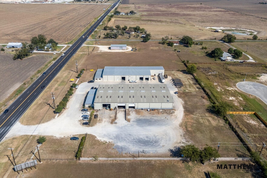 5075 N Highway 123 Byp, Seguin, TX for lease - Building Photo - Image 2 of 5