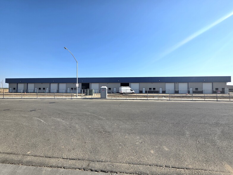 1200 Montclaire Dr, Ceres, CA for lease - Building Photo - Image 2 of 9