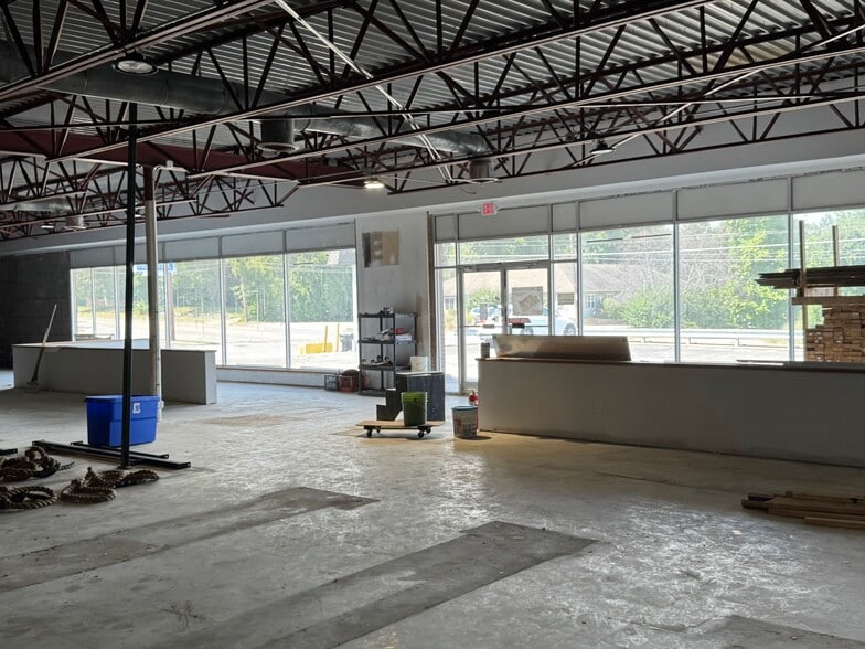 951 W North Bend Rd, Cincinnati, OH for lease - Building Photo - Image 2 of 5