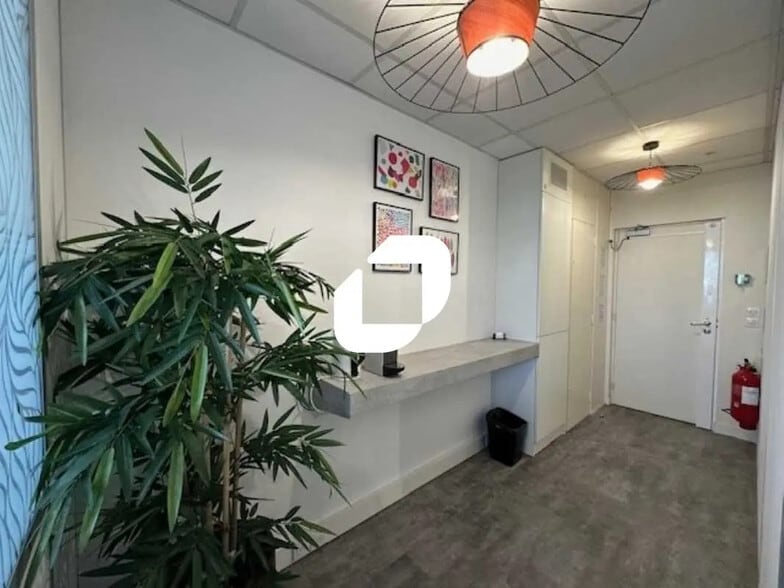 30 Av De L'Amiral Lemonnier, Marly-le-Roi for lease - Interior Photo - Image 3 of 11