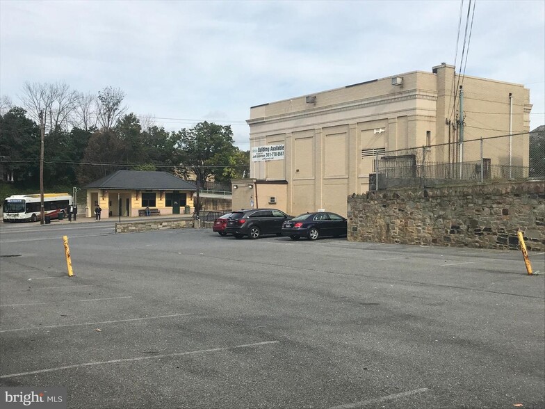 6813-6817 Belair Rd portfolio of 2 properties for sale on LoopNet.com - Primary Photo - Image 1 of 2