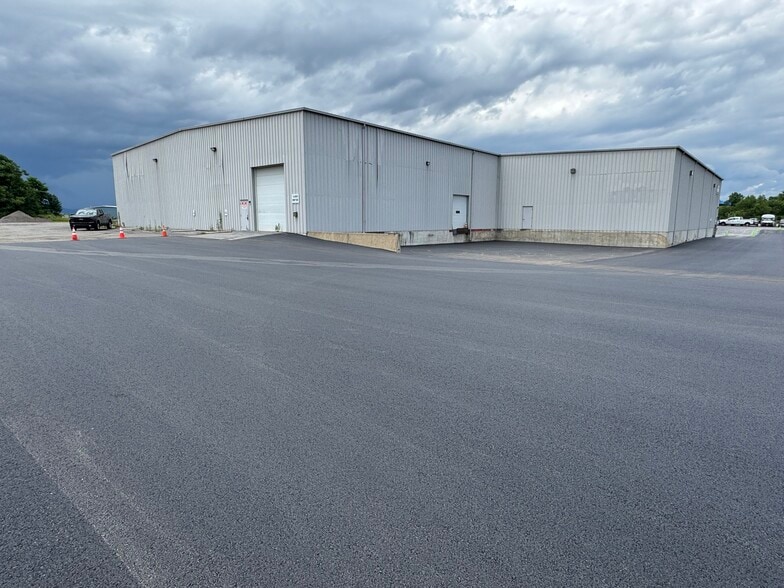 16121 Business Pky, Hagerstown, MD for lease - Building Photo - Image 3 of 13