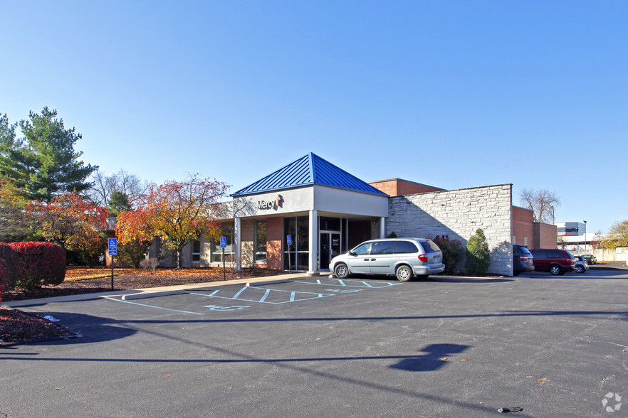 641 N New Ballas Rd, Creve Coeur, MO for lease - Building Photo - Image 1 of 3