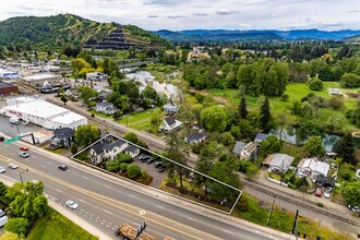 236 SE Stephens St, Roseburg, OR - AERIAL  map view