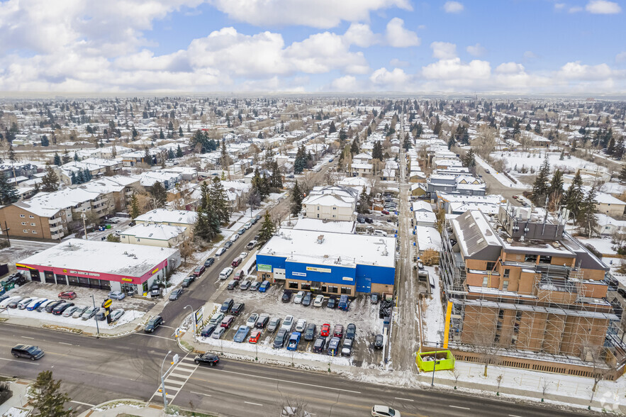 2605 17th Ave SW, Calgary, AB for sale - Aerial - Image 3 of 4