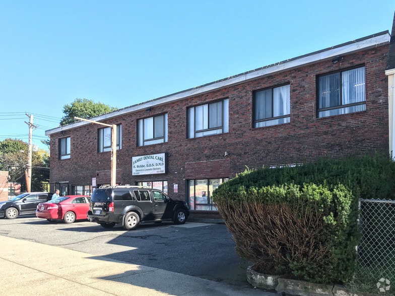 172 Spring St, West Roxbury, MA for sale - Primary Photo - Image 1 of 1