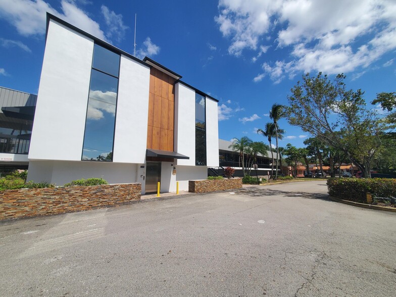 1860 N Pine Island Rd, Plantation, FL for lease - Building Photo - Image 2 of 6