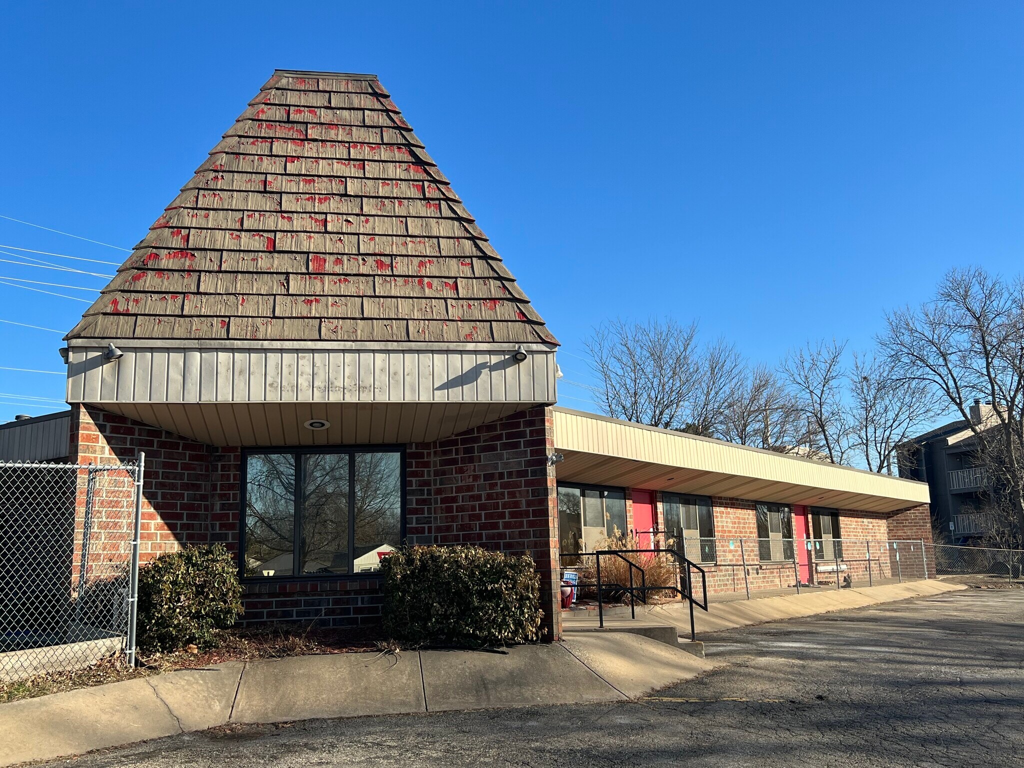 5221 SW 15th Ct, Topeka, KS for sale Building Photo- Image 1 of 1