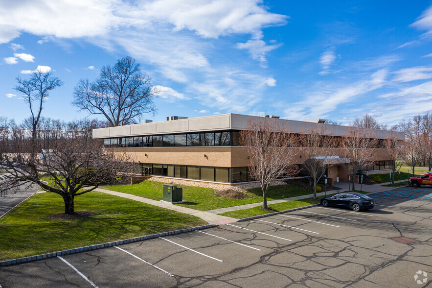 330 Passaic Ave, Fairfield, NJ for lease - Building Photo - Image 3 of 4