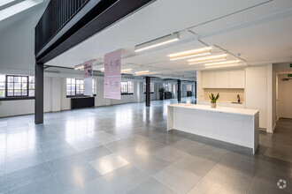 14 Gowers Walk, London for lease Interior Photo- Image 2 of 6