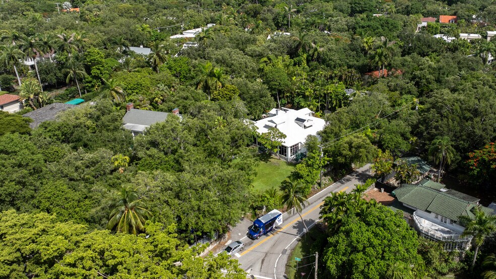 1701 S Bayshore Dr, Miami, FL for sale - Aerial - Image 2 of 4