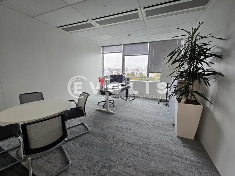 Office in Massy for lease - Building Photo - Image 2 of 10