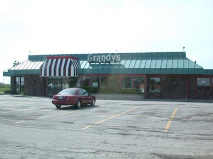 1905 N Neil St, Champaign, IL for sale - Primary Photo - Image 1 of 1