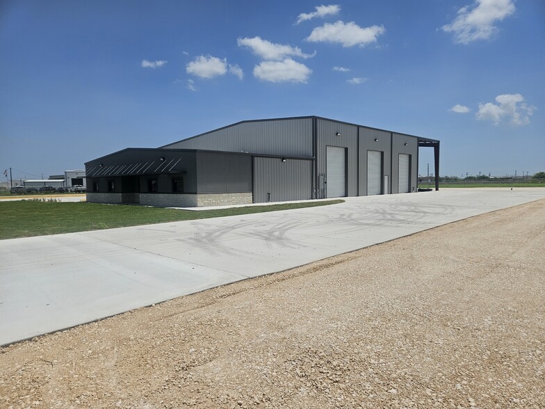 1314 Spindletop Rd, Corpus Christi, TX for lease - Building Photo - Image 3 of 6