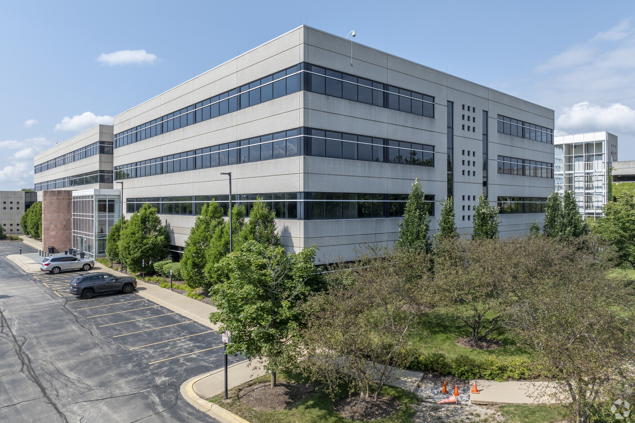 955 American Ln, Schaumburg, IL for lease Building Photo- Image 1 of 22