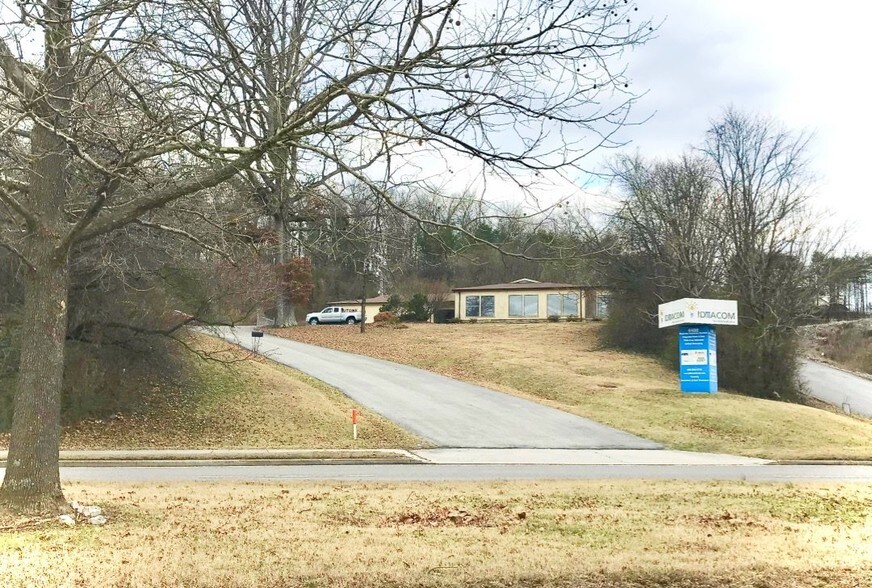 4408 S Middlebrook Pike, Knoxville, TN 37921