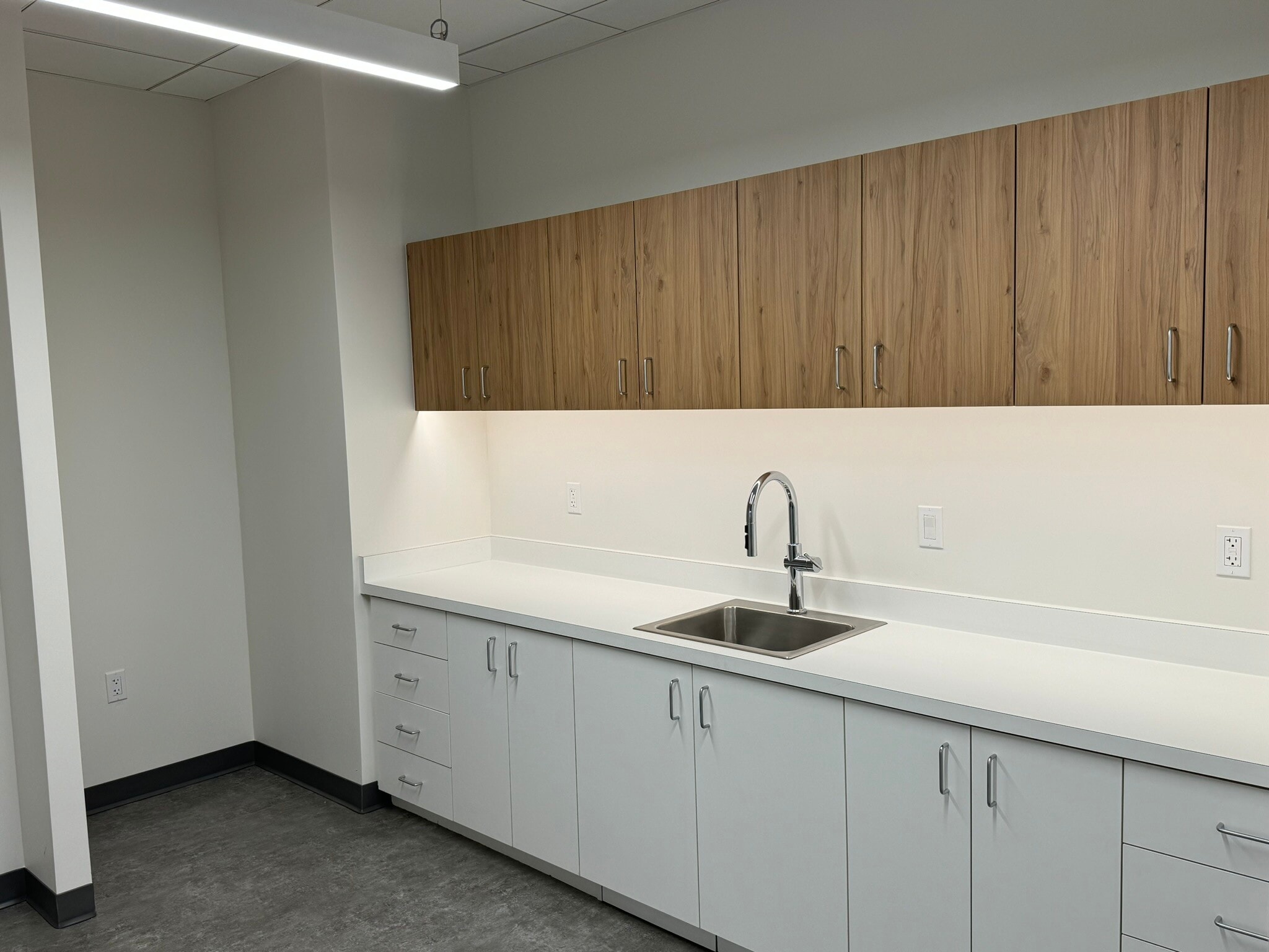 15060 Ventura Blvd, Sherman Oaks, CA for lease Interior Photo- Image 1 of 3