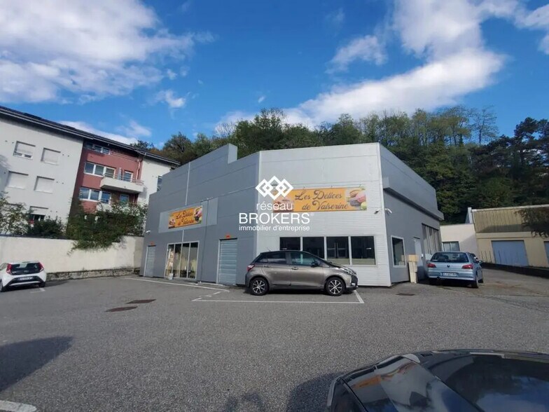 Retail in Valserhône for lease - Building Photo - Image 2 of 5
