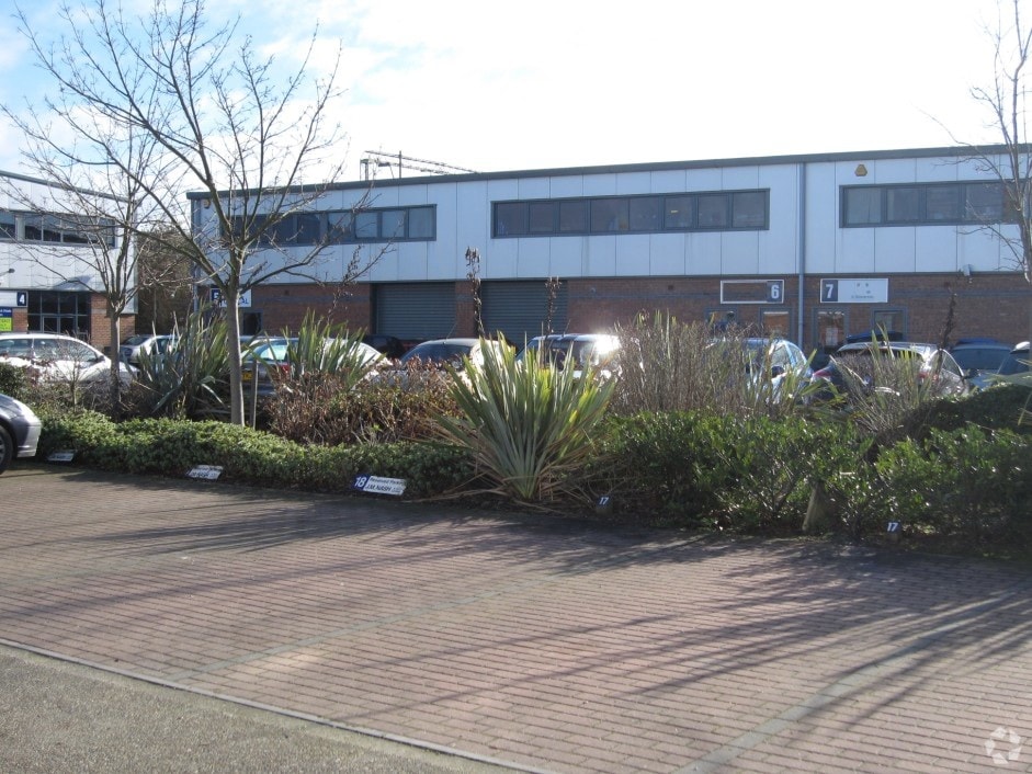 Essex Rd, Hoddesdon for sale Primary Photo- Image 1 of 1