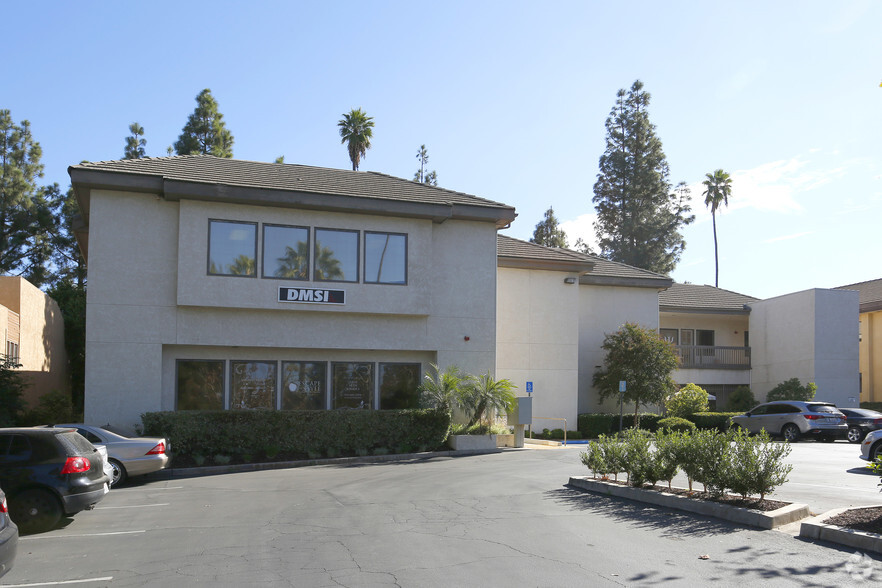 5051 Canyon Crest Dr, Riverside, CA for lease - Building Photo - Image 3 of 4