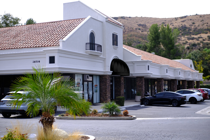 28700-28716 Roadside Dr, Agoura Hills, CA for lease - Building Photo - Image 3 of 14