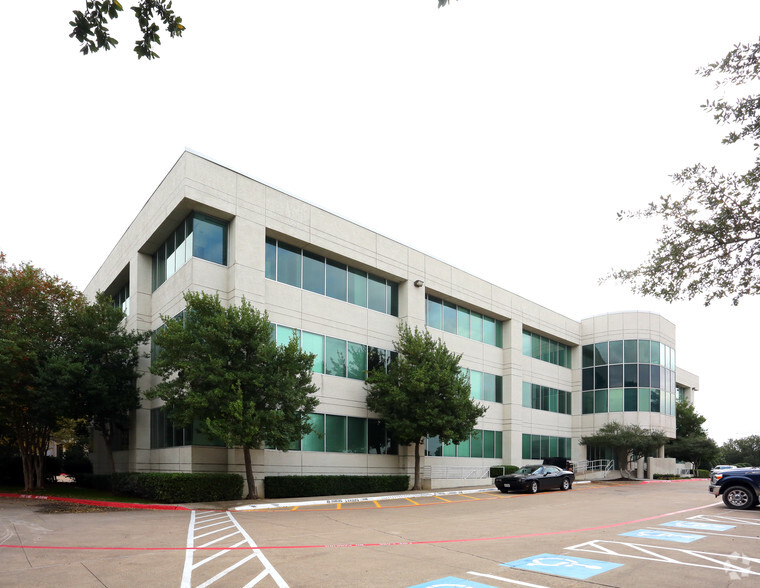 2010 Valley View Ln, Farmers Branch, TX for lease - Building Photo - Image 2 of 8